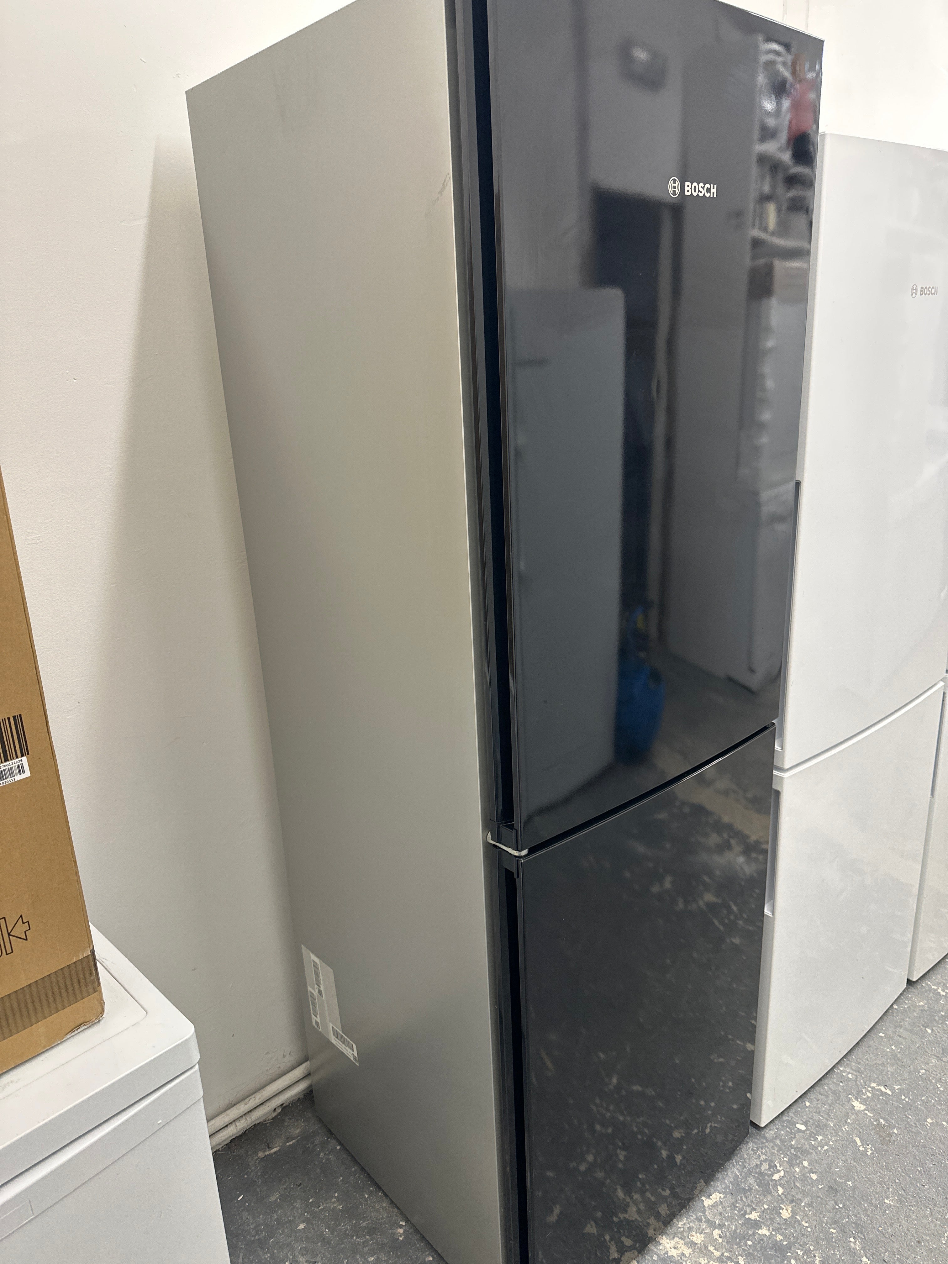 Refurbished Bosch Serie 4 KGN34VB35G 186CM Tall Fridge Freezer 60CM Wide Black - Freestanding
