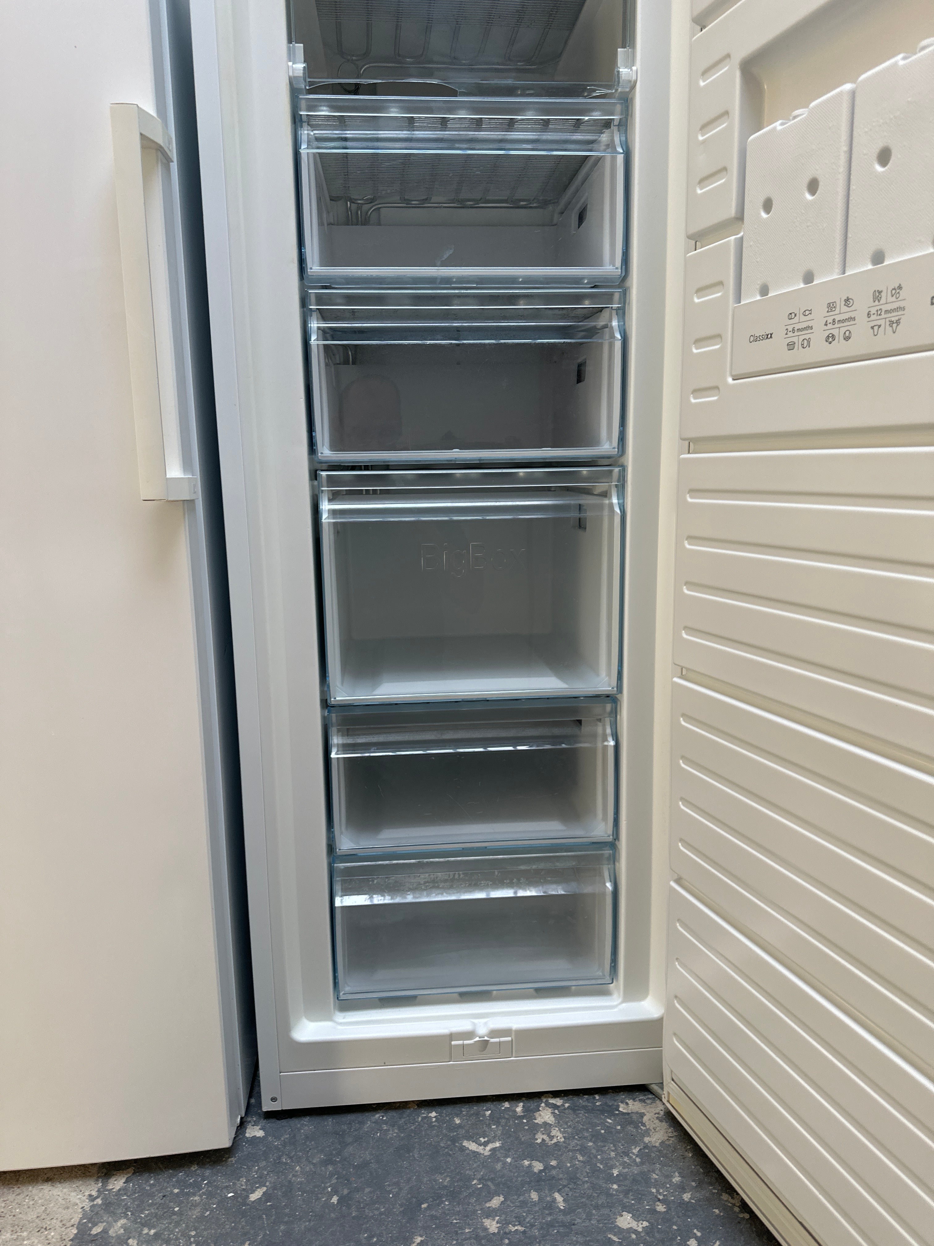 Refurbished Bosch Serie 4 GSV29VW31G 161CM Tall Larder Freezer 60CM Wide White - Freestanding